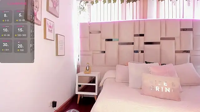 Zoey thompson online show from December 2025 07:30:02 PM