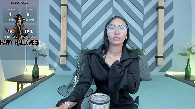 lucyy liiuu online show from October 2025 01:34:01 PM