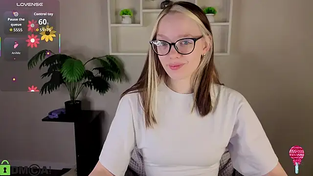 Snapshot of R0cket_bunny chatting on May 2026 01:02:02 AM R0cket bunny online show from May 2026 01:02:02 AM
