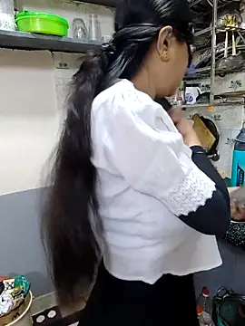 Queen Nightt online show from October 2025 05:30:01 AM