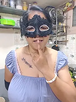 Queen Nightt online show from December 2025 03:35:02 AM