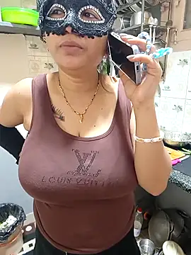 Queen Nightt online show from January 2026 03:32:01 AM