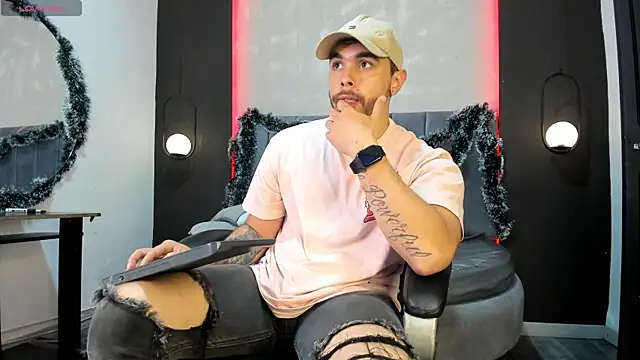 Liam walk  online show from December 2025 09:34:02 PM