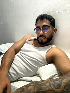 TU-MORENOO online show from November 2025 06:08:01 AM