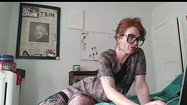 MamaFoxxx911 online show from November 2025 05:00:02 PM