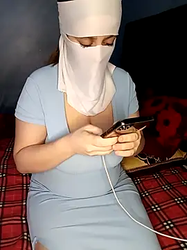 Lamia Queen  online show from November 2025 05:25:01 PM