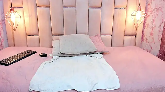 Snapshot of ALYANNA_HOT_ chatting on September 2025 12:05:01 PM ALYANNA HOT online show from September 2025 12:05:01 PM