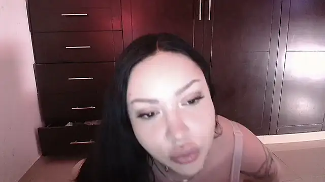 Snapshot of DreamGirl18 chatting on October 2025 04:04:02 AM DreamGirl18 online show from October 2025 04:04:02 AM