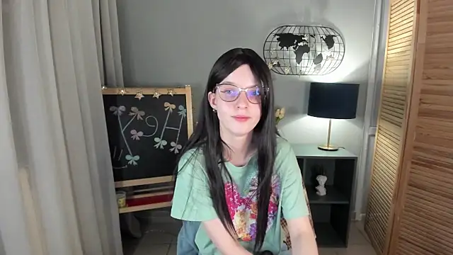 Madelaineses online show from November 2025 09:27:01 PM