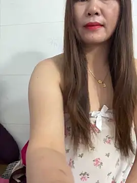 Snapshot of Moan_Mary chatting on November 2025 11:19:02 PM Moan Mary online show from November 2025 11:19:02 PM