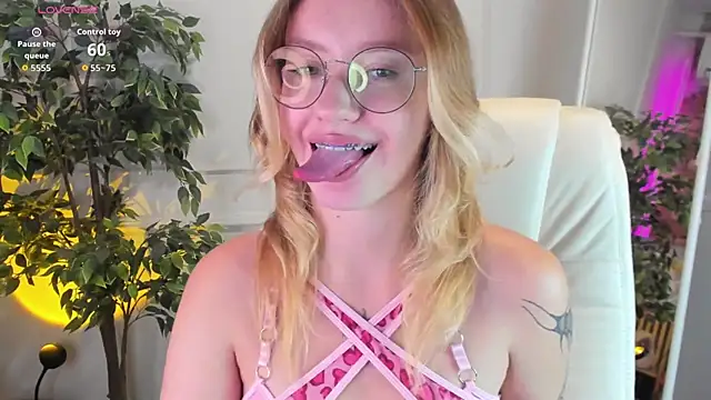 Snapshot of Nerissa_xo chatting on October 2025 08:05:02 PM Nerissa xo online show from October 2025 08:05:02 PM