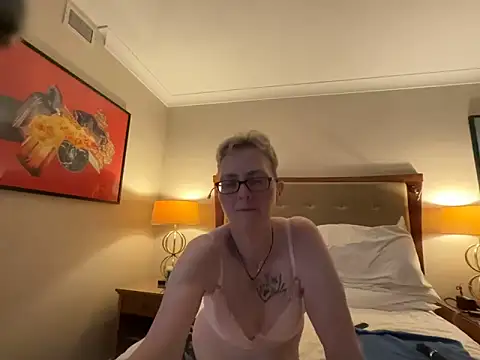 Curvy-Jinx online show from April 2026 07:29:02 PM