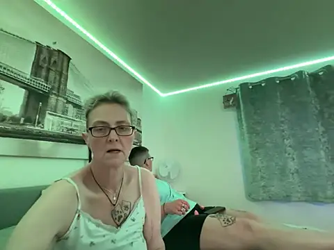 Curvy-Jinx online show from April 2026 07:05:02 PM