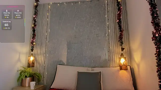 Emili  hot online show from December 2025 12:32:01 PM