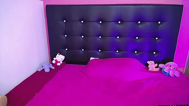 Snapshot of molly_curvyhot chatting on February 2026 04:44:01 PM molly curvyhot online show from February 2026 04:44:01 PM