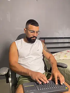 vincentjaxon online show from April 2026 06:01:01 PM