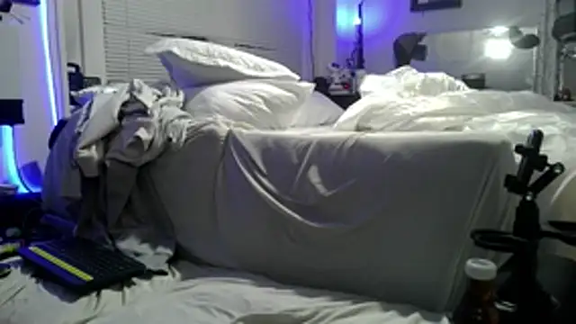 Luv2SuckBWC92 online show from November 2025 11:26:02 PM