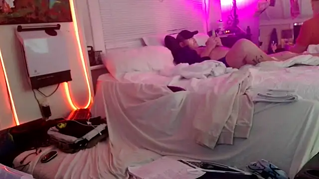 Luv2SuckBWC92 online show from November 2025 08:15:02 AM