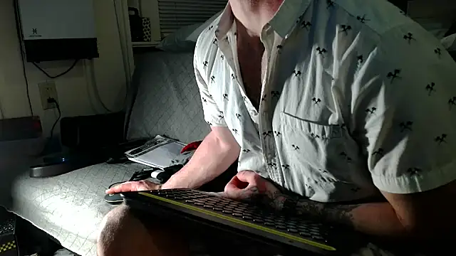 Luv2SuckBWC92 online show from November 2025 05:18:01 AM