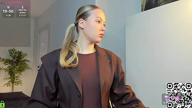 Snapshot of Margo-pvt chatting on November 2025 12:57:01 AM Margo-pvt online show from November 2025 12:57:01 AM