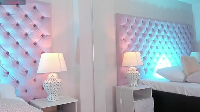 TifannyWolf  online show from October 2025 04:33:01 PM