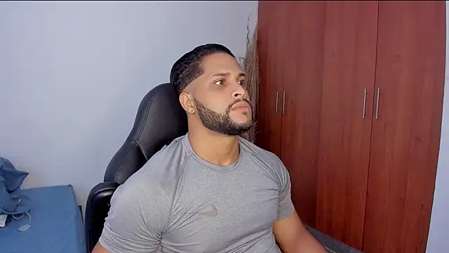 Pier Simons online show from April 2026 11:33:01 AM