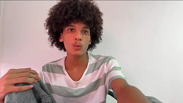 Snapshot of Max_Rain chatting on October 2025 07:27:02 PM Max Rain online show from October 2025 07:27:02 PM