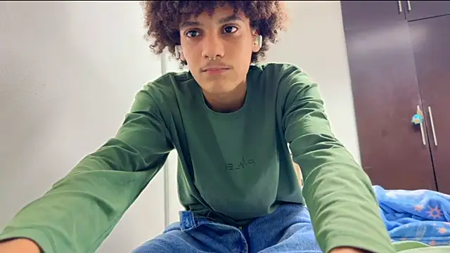 Snapshot of Max_Rain chatting on November 2025 04:01:01 AM Max Rain online show from November 2025 04:01:01 AM