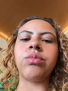 Chloe Leaozinho online show from March 2026 04:57:01 PM