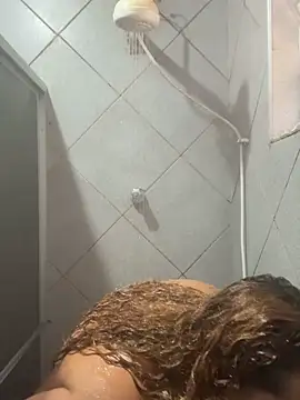 Chloe Leaozinho online show from March 2026 03:00:01 PM