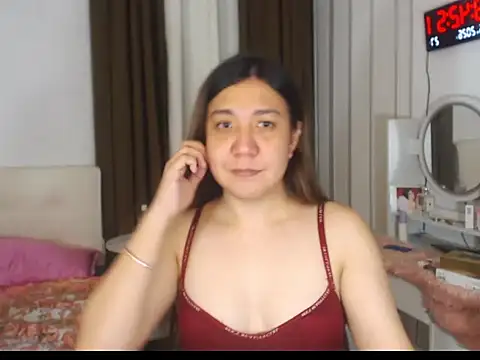 Snapshot of stellahugeX chatting on May 2026 12:43:01 PM stellahugeX online show from May 2026 12:43:01 PM