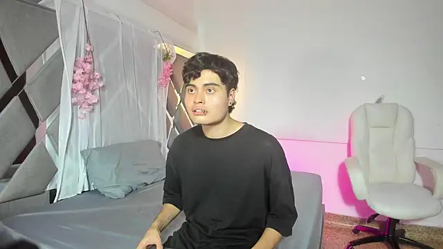 Snapshot of Molly_sweetlove chatting on November 2025 06:19:01 PM Molly sweetlove online show from November 2025 06:19:01 PM