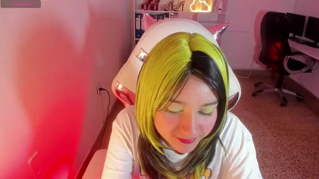 Snapshot of Molly_sweetlove chatting on November 2025 06:29:01 PM Molly sweetlove online show from November 2025 06:29:01 PM