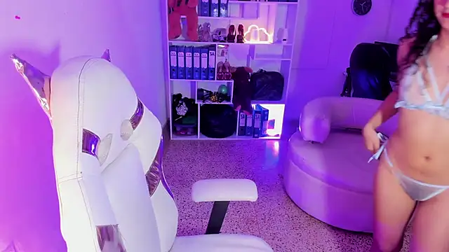 Snapshot of Molly_sweetlove chatting on November 2025 07:36:03 PM Molly sweetlove online show from November 2025 07:36:03 PM