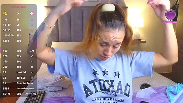 juliana-mancini online show from December 2025 05:22:02 PM