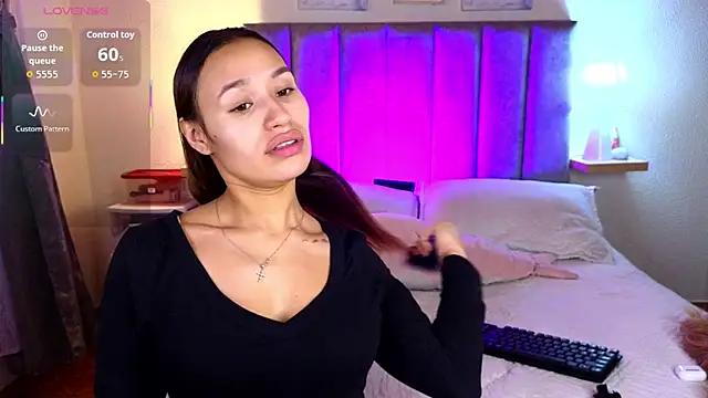 juliana-mancini online show from April 2026 04:12:01 PM