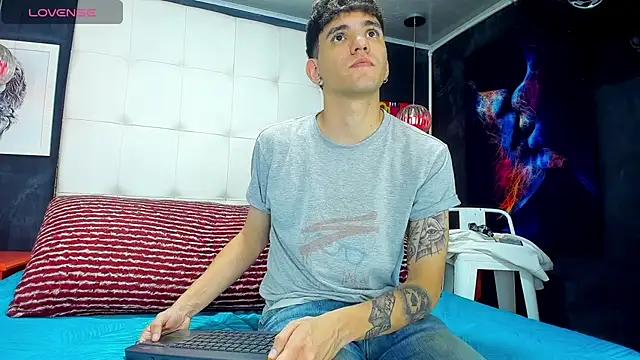 Matteo12  online show from September 2025 03:06:02 AM