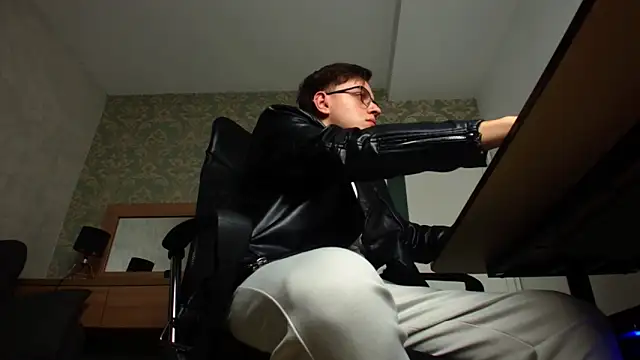 FelixStarkk online show from October 2025 05:02:02 AM