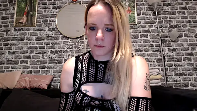 Snapshot of SexyMilf_37 chatting on May 2026 08:39:01 PM SexyMilf 37 online show from May 2026 08:39:01 PM