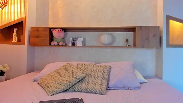 Emilly Beaumont online show from March 2026 01:26:01 PM