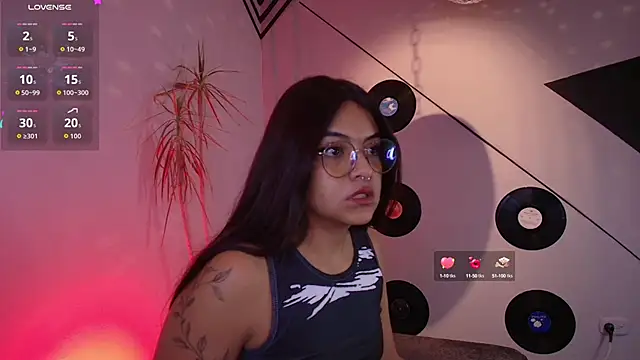 Lilith and Khloe online show from October 2025 11:17:01 AM