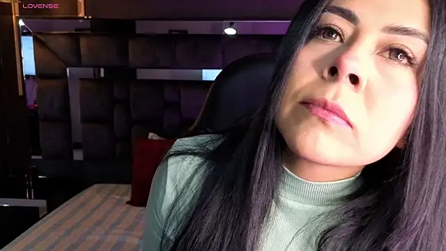 Aniajoness  online show from November 2025 04:01:01 AM