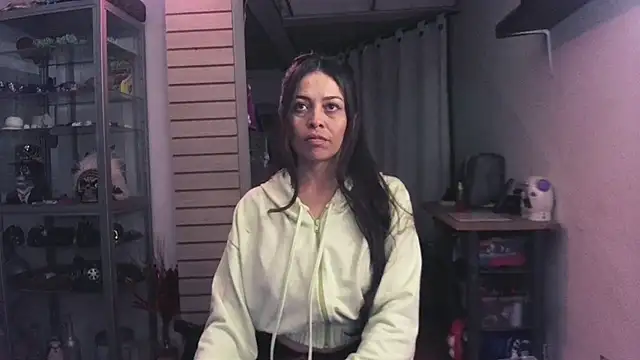 xinamora online show from October 2025 02:19:01 AM