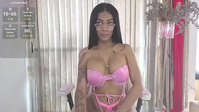 Snapshot of Queen_Morena chatting on July 2026 04:24:01 PM Queen Morena online show from July 2026 04:24:01 PM
