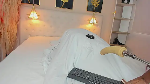 Cinnamon Star online show from February 2026 12:20:02 PM