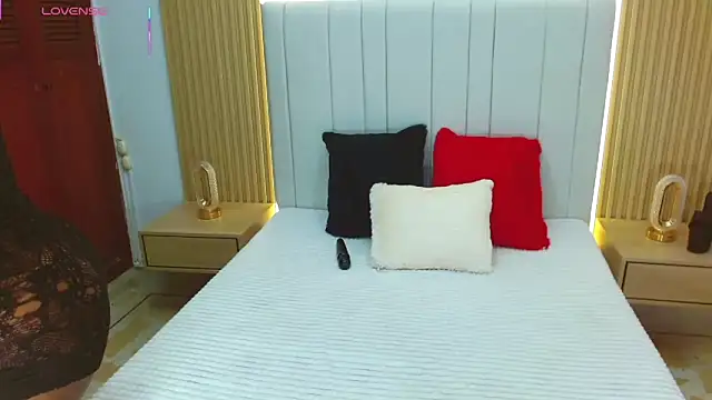 WildScarlet online show from October 2025 01:11:02 PM