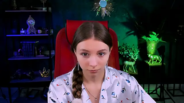 Snapshot of JulieDaniel chatting on October 2025 08:25:01 AM JulieDaniel online show from October 2025 08:25:01 AM