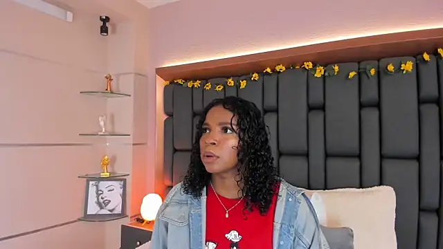 LisaMendez online show from November 2025 03:52:01 AM