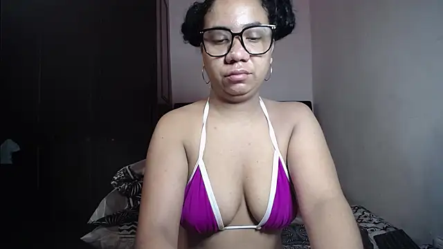 Kristynsmith online show from September 2025 10:11:02 PM