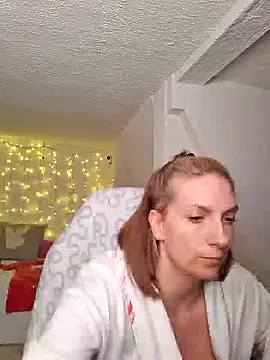 Snapshot of SexyJulia21 chatting on December 2024 03:27:01 PM SexyJulia21 online show from December 2024 03:27:01 PM